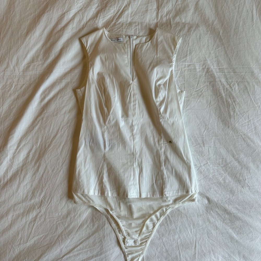 Caractére white bodysuit with snap closure - Size:6